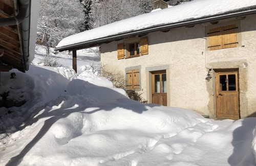 Les Contamines-Montjoie Ski Chalet | Apartment in old chalet