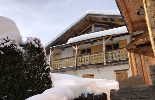Les Contamines-Montjoie Ski Chalet | Apartment in old chalet