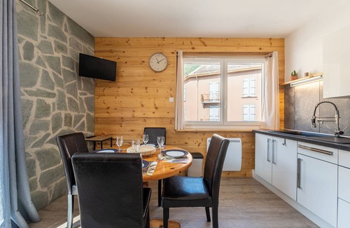 Saint-Etienne-de-Cuines Apartment | Apartment 'Le Glandon' with Mountain View, Balcony and Wi-Fi