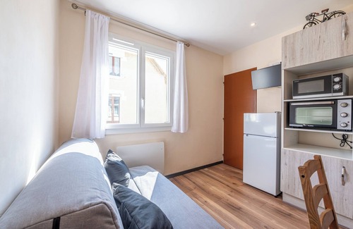 Saint-Etienne-de-Cuines Apartment | Apartment 'La Madeleine' with Mountain View and Wi-Fi
