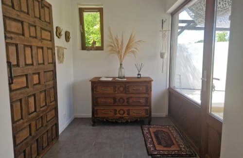 Saint-Hilaire-de-Brethmas Apartment | Apartment with swimming pool, wifi