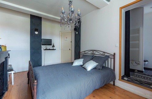 Villeneuve-les-Montreal Bed & Breakfast | Apartment 'Baroque' with Balcony, Wi-Fi and Air Conditioning - Villeneuve-lès-Montréal