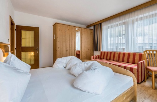 San Giovanni Apartment | Apartment "Residence Griesfeld 75" with Mountain View, Shared Pool & Wi-Fi