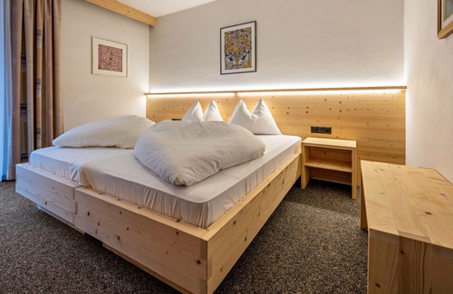 San Giovanni Apartment | Apartment "Residence Griesfeld 45" with Mountain View, Shared Pool & Wi-Fi