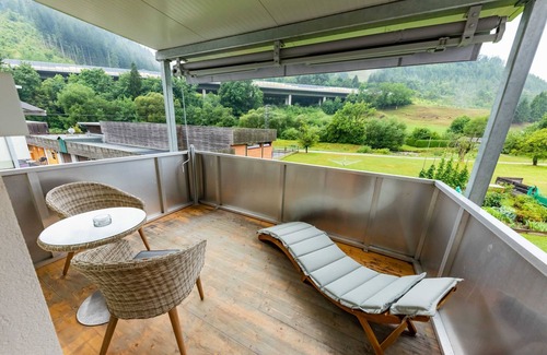 Uebelbach Apartment | Apartment Azure - Apartmenthaus Pastner am Teich