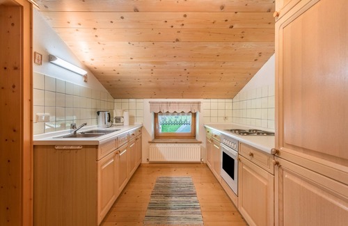 Sankt Martin bei Lofer Apartment | Apartment 'Spielberg' with Mountain View, Shared Garden and Wi-Fi