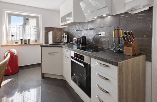Gailingen Apartment | Apartment "Am Hochrhein Desko" with Shared Garden & Wi-Fi