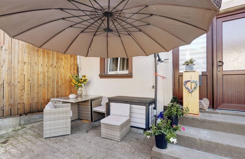 Gailingen Apartment | Apartment "Am Hochrhein Desko" with Shared Garden & Wi-Fi