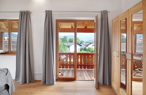 Sonnenbichl Apartment | Apartment 'Ferienwohnung Falkenstein' with Mountain View, Balcony and Wi-Fi