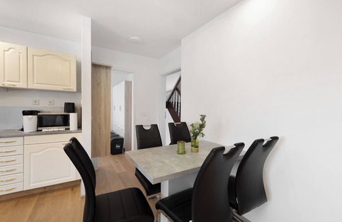 Piesteritz Apartment | Apartment 'Ferienwohnung Lutherstadt 2' with Shared Terrace and Wi-Fi