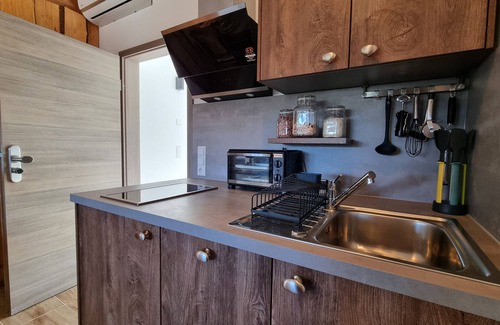 Sasbach am Kaiserstuhl Apartment | Apartment 'A' with Mountain View, Wi-Fi and Air Conditioning