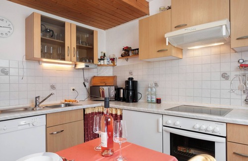 Sasbach am Kaiserstuhl Apartment | Apartment 'Burger' with Shared Garden and Wi-Fi