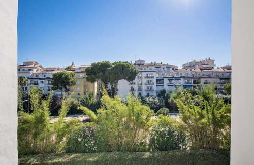 Puerto Banus Apartment | Apartment in Playas del Duque for 4 people | Casa Cádiz 304B