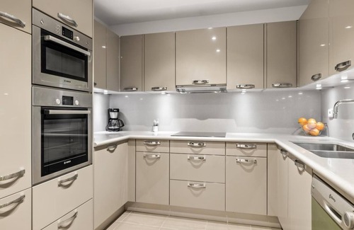 Puerto Banus Apartment | Apartment in Playas del Duque for 6 people| Casa Sevilla 102