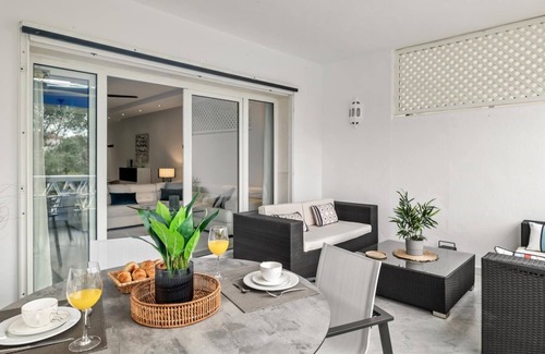 Puerto Banus Apartment | Apartment in Playas del Duque for 6 people| Casa Sevilla 102
