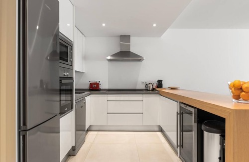 Puerto Banus Apartment | Apartment in Playas del Duque for 6 people | Casa Cadiz 101