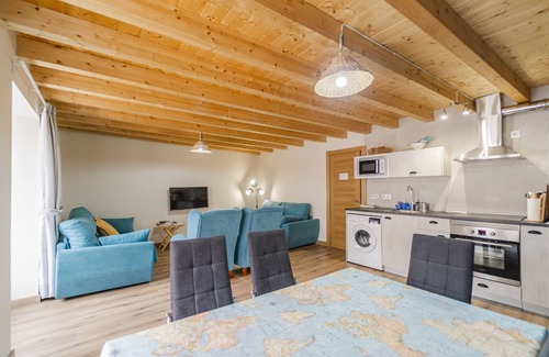San Martin de Rubiales Apartment | Apartment 'Agua' with Shared Garden, Balcony and Wi-Fi