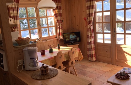 Les Contamines-Montjoie Ski Chalet | APARTMENT in south-facing chalet, 400m from the cable car, 400m from the village