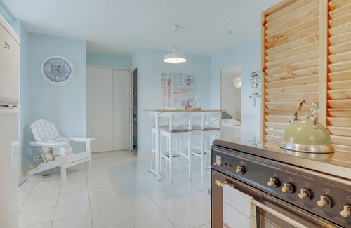 Saint-Benoit-des-Ondes Apartment | Apartment 'Côte D'emeraude' with Private Terrace, Private Garden and Wi-Fi