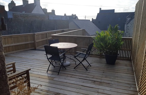 Saint-Vaast-la-Hougue Apartment | apartment on the port