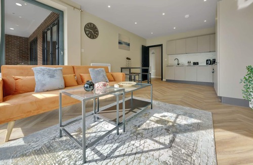 Elthorne Apartment | Apartment 1, Cozy & Spacious 2 bedroom, 1 bathroom