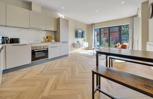 Elthorne Apartment | Apartment 1, Cozy & Spacious 2 bedroom, 1 bathroom