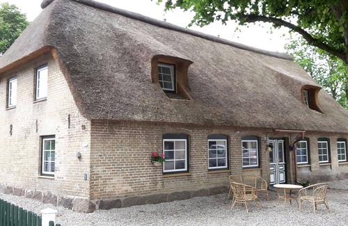 Silberstedt Apartment | Apartment 1 - Horn: Vacation in a thatched house in Schleswig-Holstein