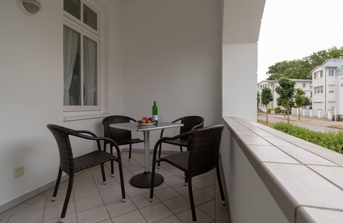 Binz Apartment | Apartment 1 Villa Eden Binz, 92 sqm, 3-room, 6 persons, close to the beach, parking incl.