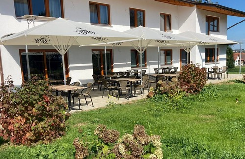 Nerenstetten Apartment | Apartment '1' with Shared Terrace, Shared Garden and Wi-Fi