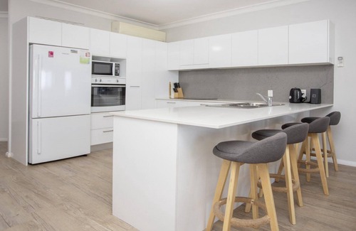 Old Bar Apartment | Apartment 14@ The Meridian