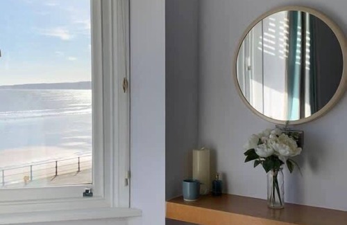 Muston House | Apartment 14, The Moorings Beachfront & panoramic sea views