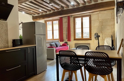 Semur-en-Auxois Apartment | Apartment 2 - 55 m2 in the historic center of Semur en Auxois