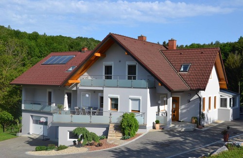Loipersdorf bei Fuerstenfeld Apartment | Apartment/2 bedrooms/shower, WC - Gästehaus Waldblick