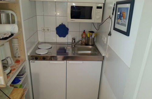 Unteruhldingen Apartment | Apartment '2-Zimmer' with Private Terrace, Shared Garden and Wi-Fi