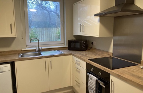 New Forest District Apartment | Apartment-2 Family-Ensuite with Shower-Garden View