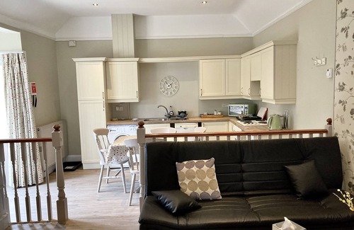 New Forest District Apartment | Apartment-2 Family-Ensuite with Shower-Garden View
