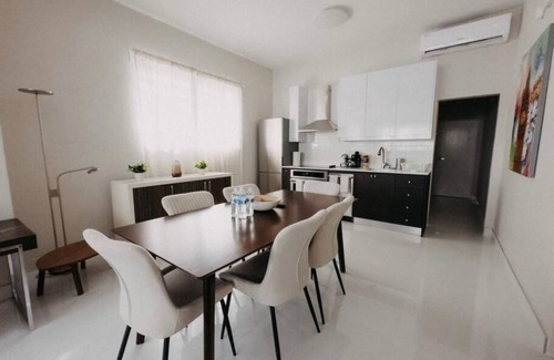 Parque Condo | APARTMENT 2 · Luxurious Beachside 3-Br Apt