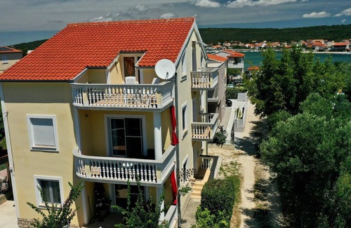 Sukosan Apartment | Apartment 2 Modern apartment, large balcony, 50m. to the sea