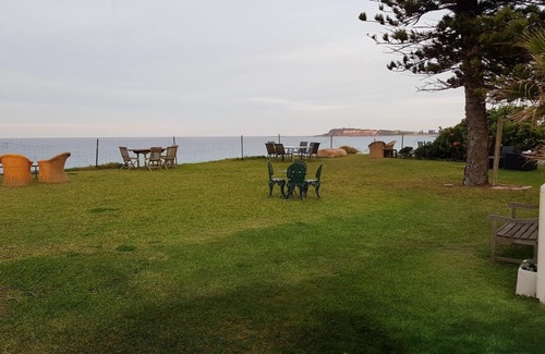Narrabeen Apartment | Apartment 2 - The Coachhouse
