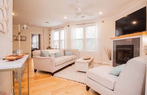 Harrison Lenox Apartment | Apartment ∙ 2 bedrooms ∙ 4 guests