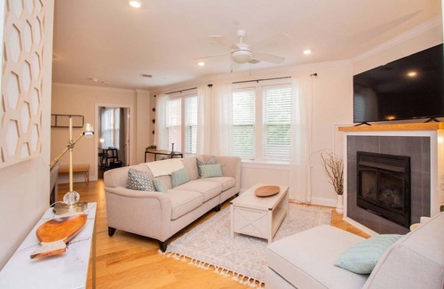 Harrison Lenox Apartment | Apartment ∙ 2 bedrooms ∙ 4 guests