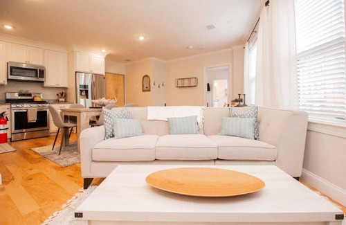 Harrison Lenox Apartment | Apartment ∙ 2 bedrooms ∙ 4 guests