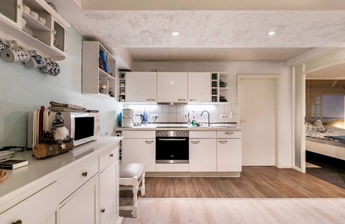 Eggstedt Apartment | Apartment '2' with Shared Garden and Wi-Fi