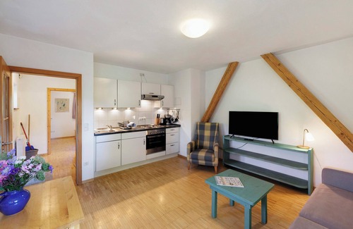 Seeshaupt Apartment | Apartment '2 Zimmer' with Private Terrace, Shared Garden and Wi-Fi