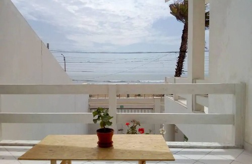 Huanchaco House | Apartment 201 facing the sea, beautiful beach.