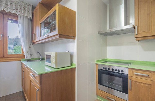 Cangas Apartment | Apartment '22' with Sea View, Shared Pool and Wi-Fi