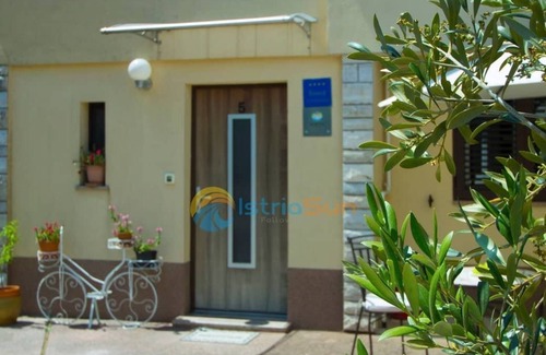 Klana Apartment | Apartment 2260/73943 (Kvarner - Klana), 17000m from the beach