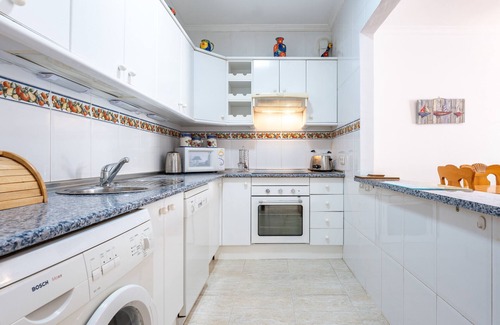 La Cala de Mijas Apartment | Apartment '234 Parque Playa La Cala' with Shared Pool, Wi-Fi and Air Conditioning