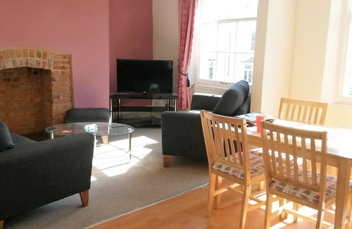 Exeter Apartment | Apartment@26 - A Self Contained Apartment In a Georgian Terrace Home