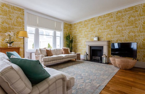 Royal Borough of Kensington and Chelsea Apartment | Apartment ∙ 3 bedrooms ∙ 5 guests